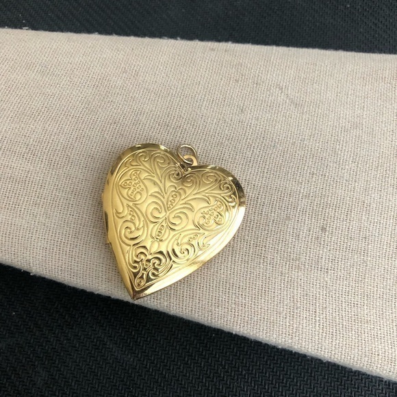 Vintage Gold Tone Heart Locket Pendant - Picture 1 of 4